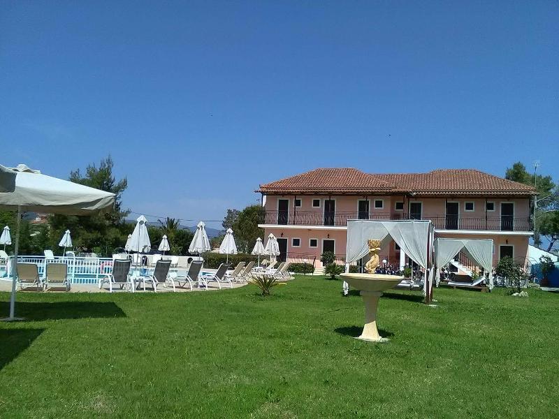 Eleni'S Garden & Castello Suites Alykanas  Esterno foto