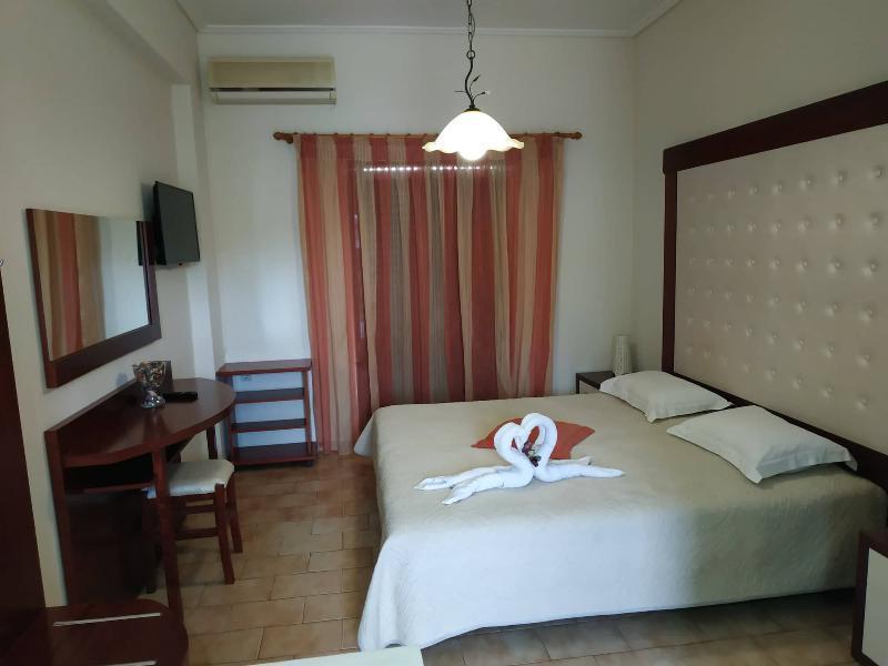 Eleni'S Garden & Castello Suites Alykanas  Esterno foto