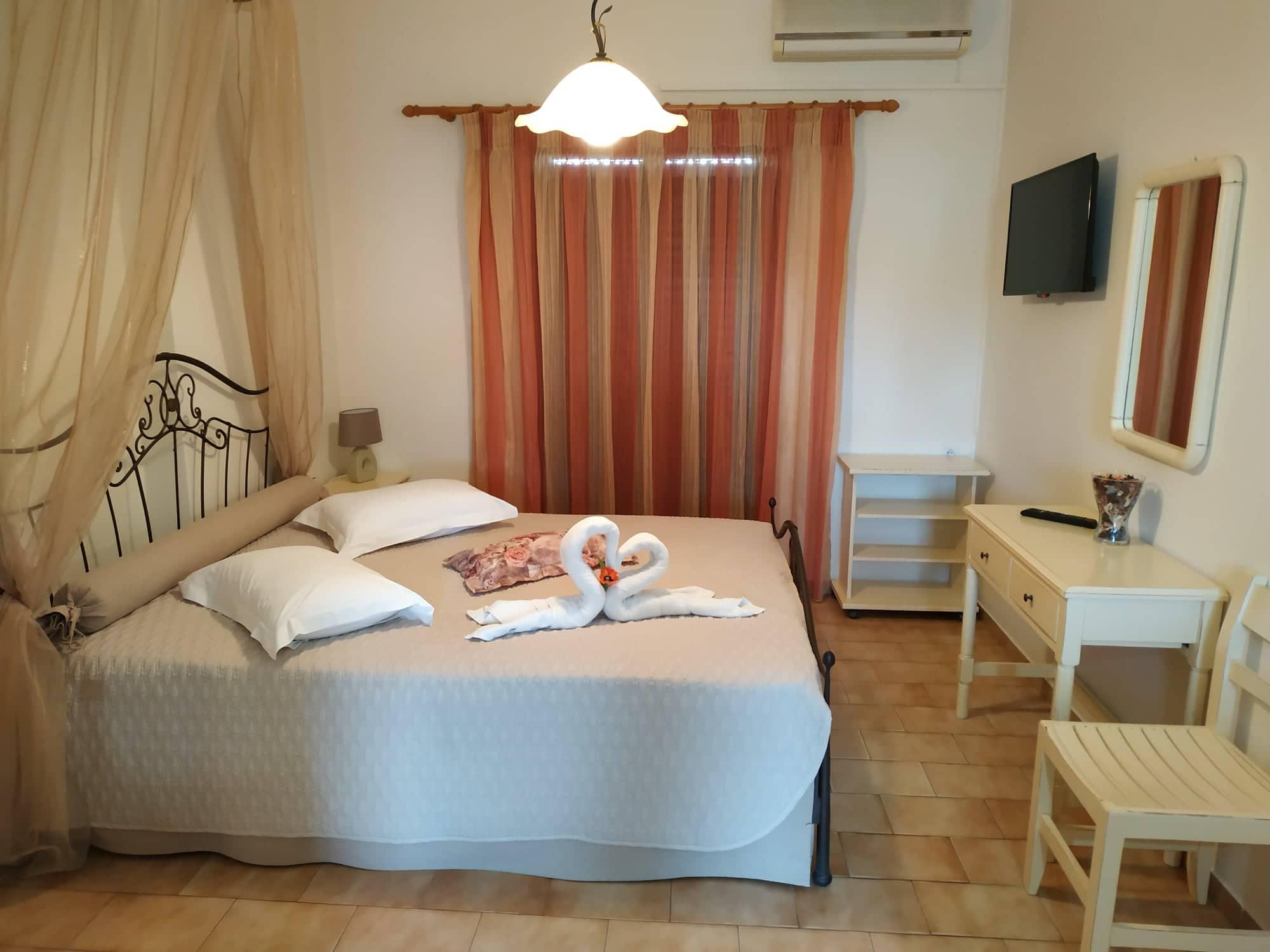 Eleni'S Garden & Castello Suites Alykanas  Esterno foto