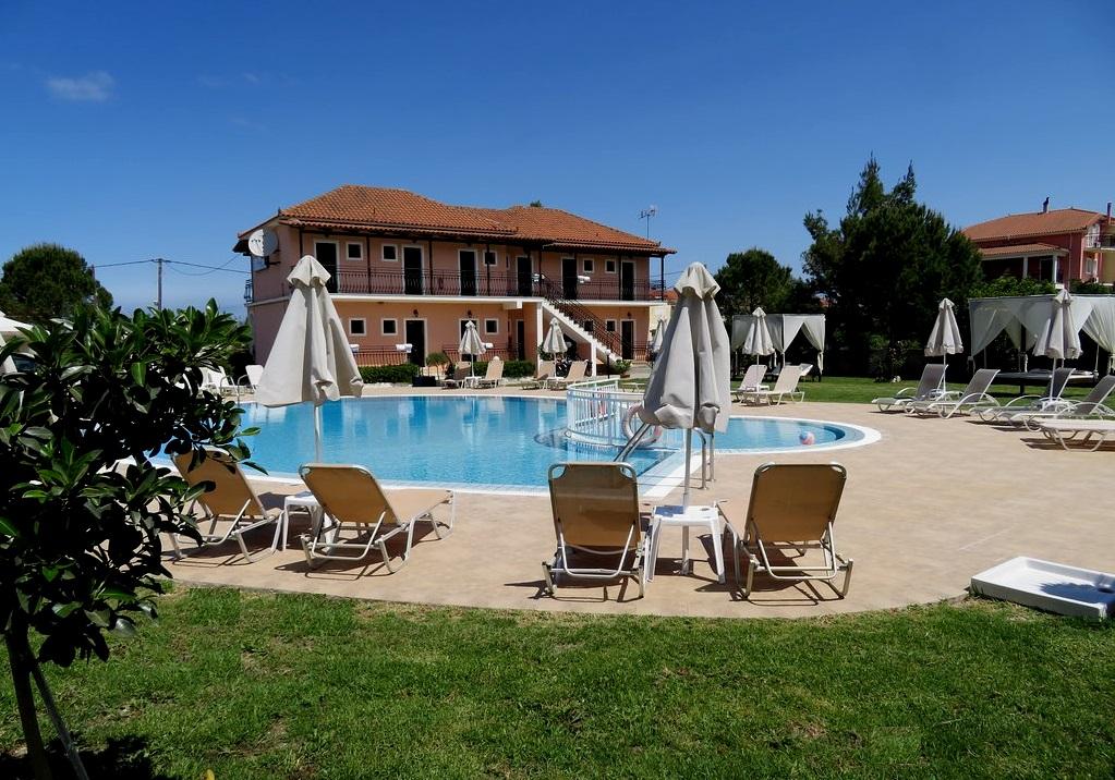 Eleni'S Garden & Castello Suites Alykanas  Esterno foto