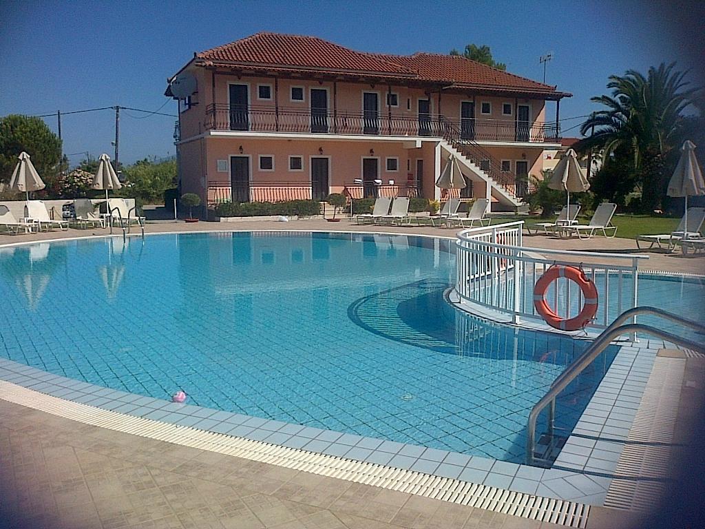 Eleni'S Garden & Castello Suites Alykanas  Esterno foto