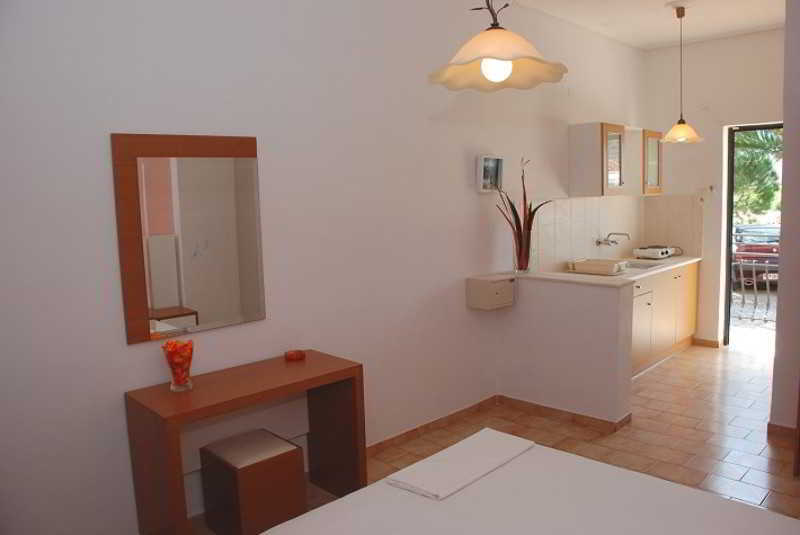 Eleni'S Garden & Castello Suites Alykanas  Esterno foto