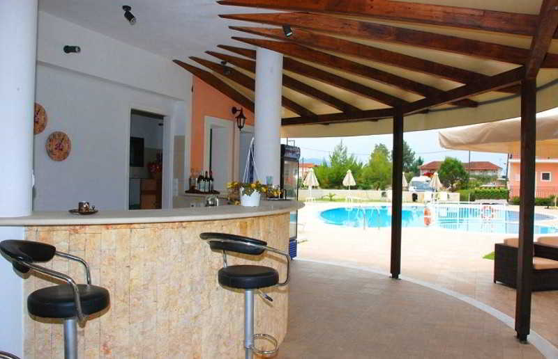 Eleni'S Garden & Castello Suites Alykanas  Esterno foto